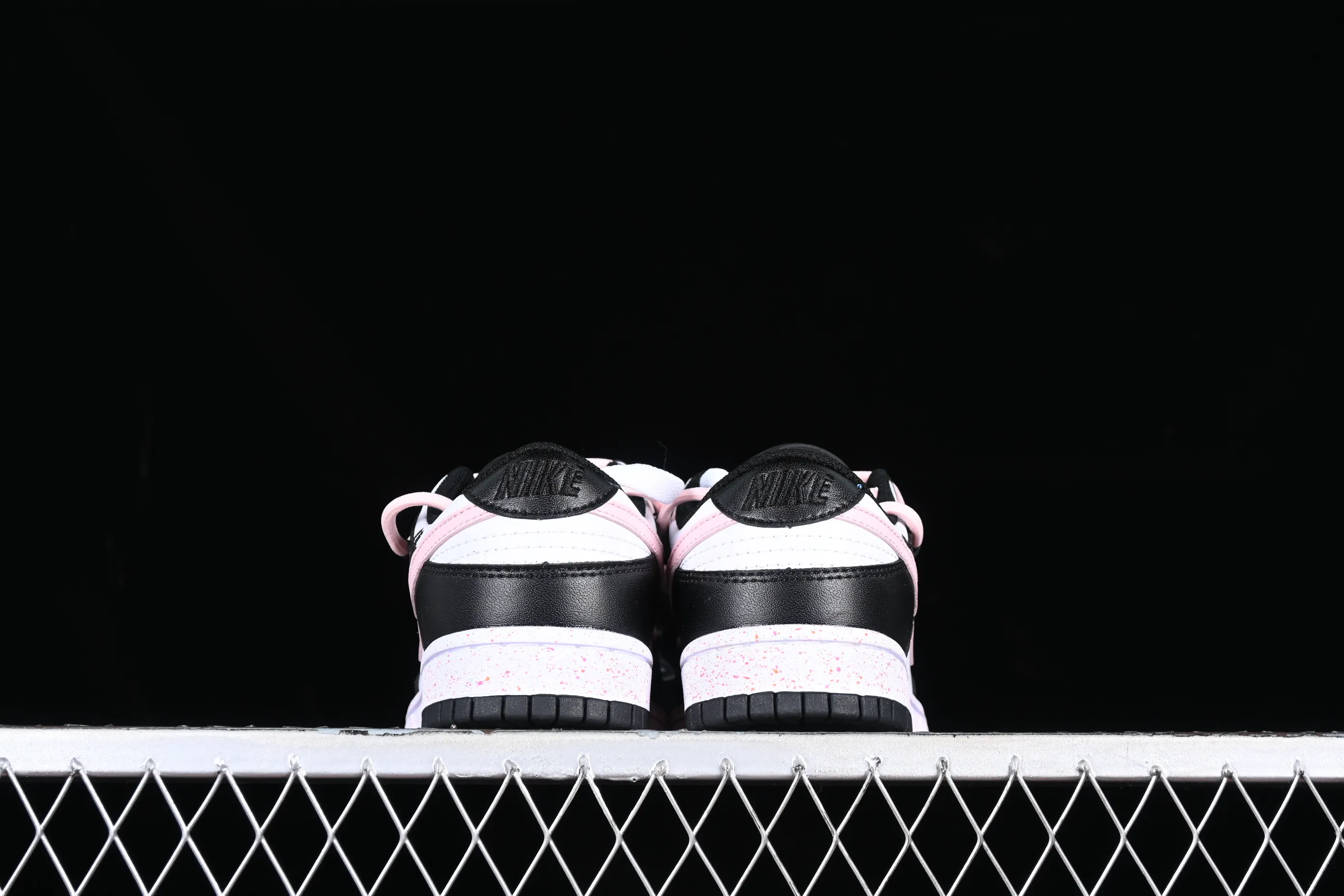All Categories Nk SB Dunk Series Nk SB Dunk Low Low-top sneakers Nk Dunk Low "Multi Color" Vibrant three hooks Customized version of deconstructed strap casual sneakers FD4623-131